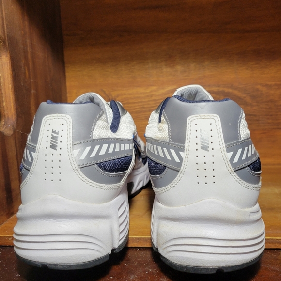 Nike Initiator Athletic Running Sneaker 12 - Picture 5 of 6